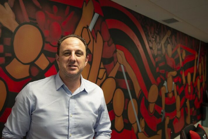 Rogério Ceni chegou! O técnico foi anunciado, apresentado e já comandou sua primeira atividade no Ninho do Urubu. Confira, na galeria, mais imagens do novo treinador do Flamengo!