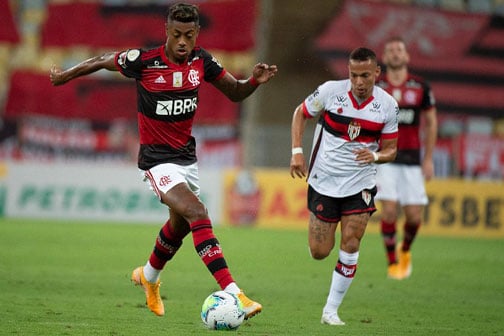 Com uma atuação bem abaixo, o Flamengo empatou com o Atlético-GO em 1 a 1, neste sábado. Cheio de desfalques, o clube carioca teve Bruno Henrique e Thiago Maia como destaques em campo. Confira todas as notas do LANCE!