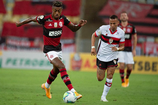 Com uma atuação bem abaixo, o Flamengo empatou com o Atlético-GO em 1 a 1, neste sábado. Cheio de desfalques, o clube carioca teve Bruno Henrique e Thiago Maia como destaques em campo. Confira todas as notas do LANCE!