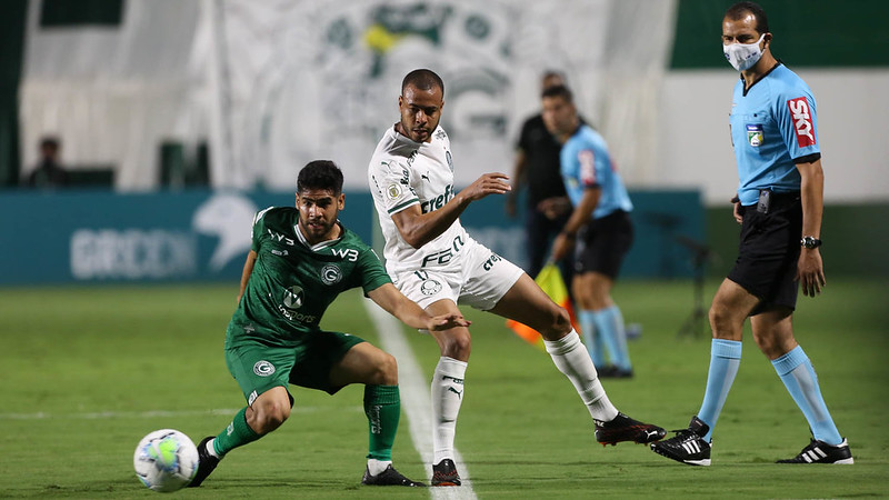 A derrota do Palmeiras para o Goiás por 1 a 0, em Goiânia, teve um personagem central: o lateral Mayke. O jogador deu uma solada em um adversário e foi expulso aos 38 do primeiro tempo, alterando o rumo da partida. Com um a menos por mais de um tempo, o Palmeiras acabou sucumbindo (por Nosso Palestra)