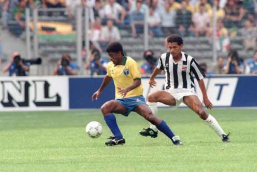 1990: Separados em três grupos, Brasil e Uruguai lideraram as suas chaves e foram diretamente para a Copa de 90. A Colômbia liderou o grupo B, porém precisou disputar a repescagem contra Israel, vencendo e garantindo a vaga.