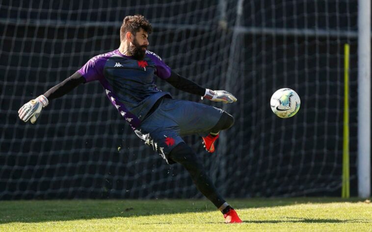 Fernando Miguel – goleiro – 36 anos – emprestado ao Atlético-GO até dezembro de 2021 – contrato com o Vasco até dezembro de 2022