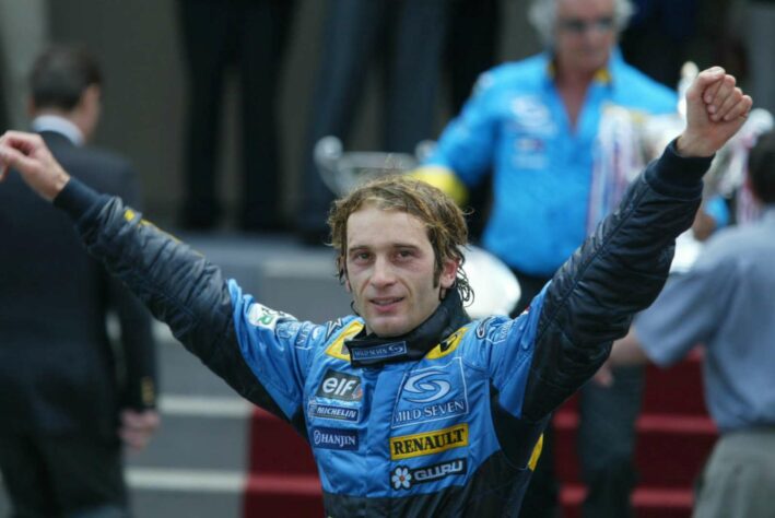 A má relação de Jarno Trulli com a Renault o fez deixar a equipe antes do fim de 2004. Jacques Villeneuve pulou como substituto.