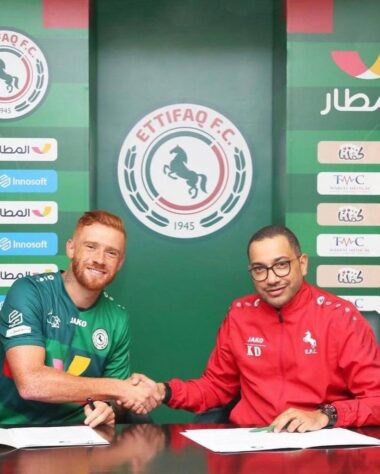 Com passagens de destaque por Palmeiras, Santos e Cruzeiro, o volante Souza atua no Al Ittifaq, da primeira divisão saudita, com contrato até 2022.