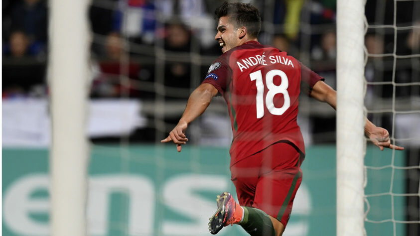 Com 25 anos André Silva está no Eintracht Frankfurt.