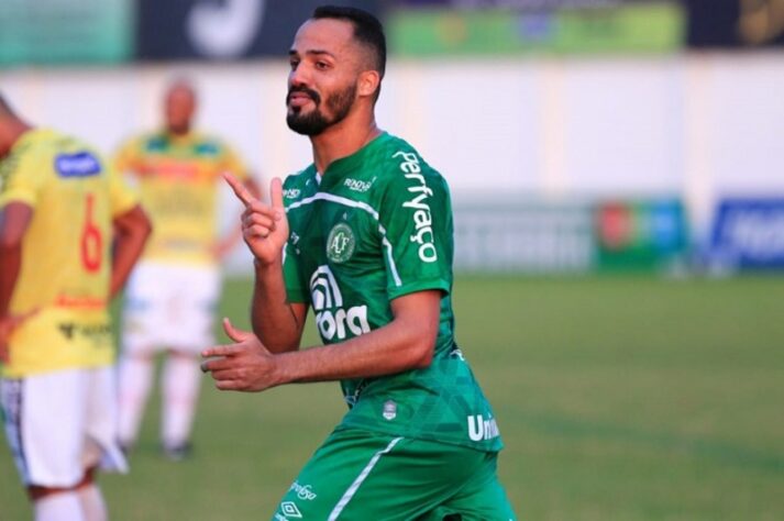 Anselmo Ramon (Chapecoense) - Mais um jogador do líder da competição, Anselmo Ramon vem se destacando com gols e assistências na Chape. O atacante de 32 anos já marcou seis gols e deu dois passes para gol na Série B. 