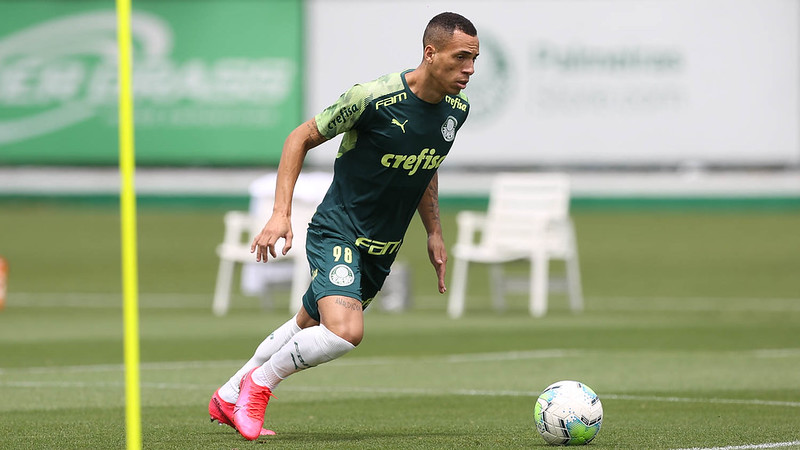 FECHADO - O atacante Breno Lopes concedeu, nesta segunda-feira (16), a sua primeira entrevista coletiva como jogador do Palmeiras. O atleta, que assinou com o Verdão até 2024, afirmou entender o momento atual da equipe, que conta com diversos desfalques, como uma oportunidade.