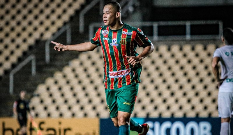 Caio Dantas (Sampaio Corrêa) - Caio Dantas é o atual artilheiro da Série B do Brasileiro com 14 gols marcados. Aos 27 anos, o atacante do Sampaio Corrêa foi eleito o craque do de outubro na Série B e vem se destacando. 