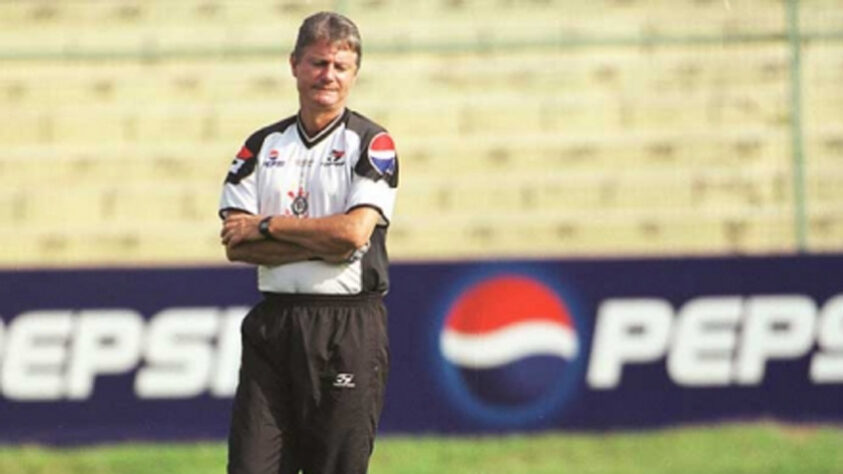 Candinho - Corinthians - 1997; Candinho ficou à frente do Timão por apenas cinco partidas oficiais. Fez o seu papel e livrou o time do rebaixamento. Na temporada seguinte, foi substituído por Vanderlei Luxemburgo.