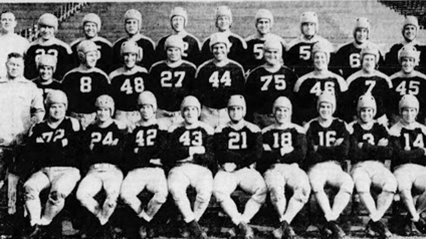 Chicago Cardinals (1943). 0 vitórias e dez derrotas na temporada. Um dos piores times de forma geral nos anos 40. 