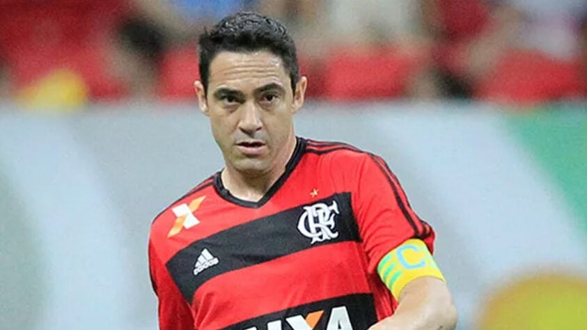 Chicão - Peça importante na campanha do título, o experiente zagueiro se aposentou dos gramados em 2016, aos 35 anos.