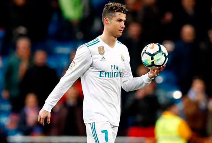 MELOU - Em entrevista ao Daily Mail, Florentino Pérez, presidente do Real Madrid, afirmou que não há contatos do clube merengue para contratar Cristiano Ronaldo na próxima janela de transferências.