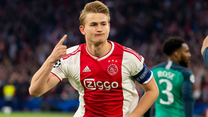 4º - Ajax: 283 milhões de euros arrecadados (R$ 1,61 bilhão) - Venda mais alta desde julho de 2015: De Ligt (Juventus).