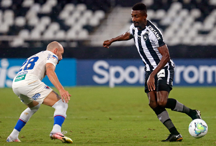 A má fase do Botafogo parece não ter fim. Neste domingo, no Nilton Santos, o clube foi derrotado pelo Fortaleza por 2 a 1 e chegou à oitava partida sem vencer. Com o resultado, o Alvinegro se mantém na 19ª posição do Brasileiro. Confira as notas do LANCE! (Por Núcleo Botafogo - reporterbota@lancenet.com.br)