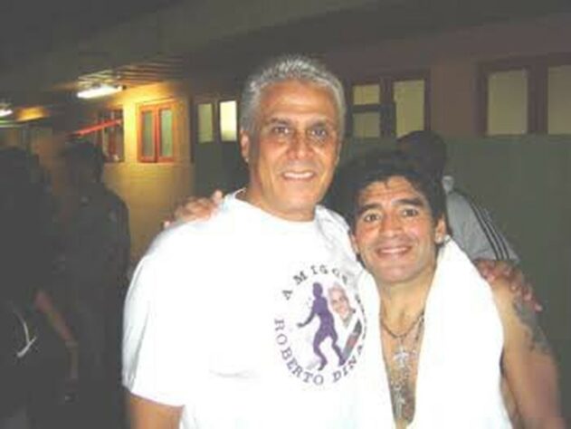 O ex-jogador Roberto Dinamite também se despediu de Maradona: "Descanse em paz, Don Diego.  Um gênio com a bola nos pés Bola de futebol Símbolo de um país Bandeira da Argentina   Alegria dentro e fora de campo.", disse.