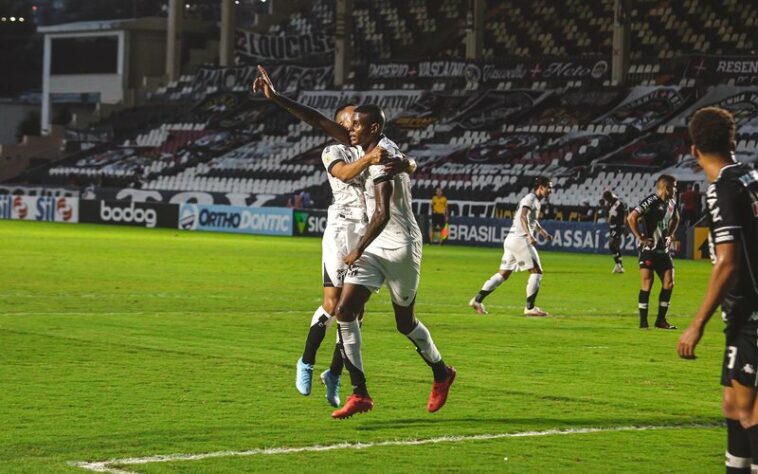 Sobe: O meio-campista Vina foi o melhor jogador do Ceará na partida, comandando a equipe que construiu a vitória com tranquilidade / Desce: O zagueiro Luiz Otávio chegou atrasado e atropelou Ribamar na área, dando condições para o centroavante diminuir para o Vasco.