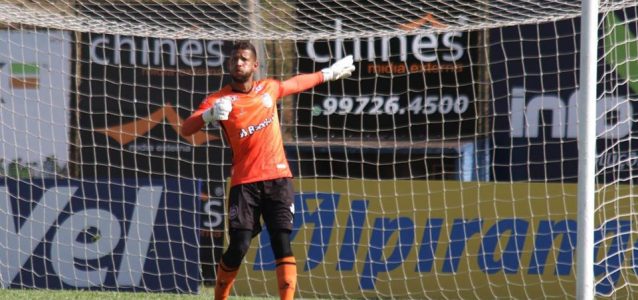 Rafael Martins (Grêmio Esportivo Brasil) - Rafael Martins é outro goleiro em nossa lista. O jogador do Grêmio Esportivo possui mais defesas por jogo na Série B, com uma média de 3,9 por partida.