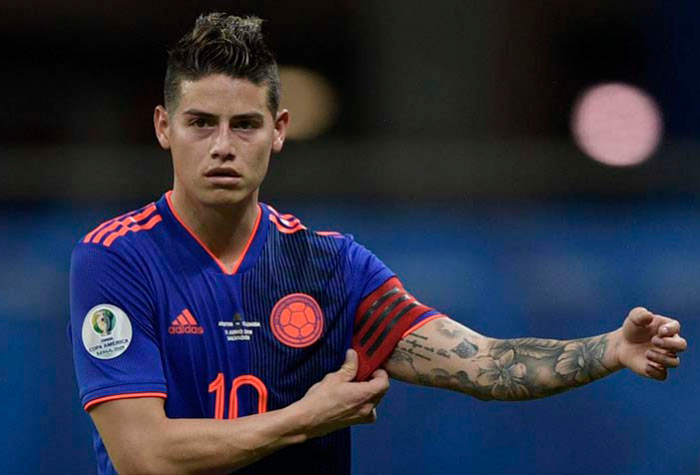 ESQUENTOU - O meia James Rodríguez, atualmente no Everton-ING, já sabe onde quer jogar no futuro. O colombiano revelou o sonho de atuar no Campeonato Italiano, uma vez que sua carreira não deve seguir na Inglaterra. Desvalorizado no Everton, o meia colombiano já foi avisado pelo novo técnico do clube, Rafa Benítez, que não faz parte dos planos do comandante para a temporada 2021/2022, segundo o programa de televisão espanhol “El Chiringuito”.