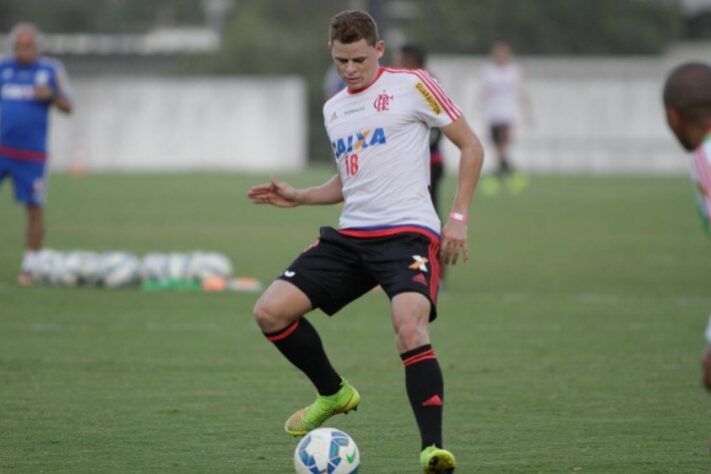 MELOU - A negociação envolvendo o Botafogo e Jonas melou por questões burocráticas e, consequentemente, o jogador de 29 anos não vestirá a camisa alvinegra nesta temporada. A informação foi dada pelo "Canal do TF" e confirmada pelo LANCE!. Jonas estava livre no mercado desde o mês passado, quando havia rescindido o contrato com o Al-Ittihad, da Arábia Saudita.