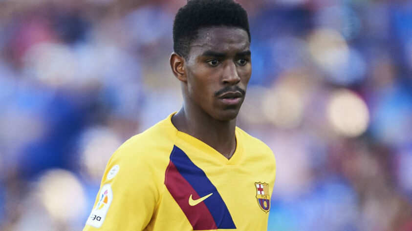 ESQUENTOU - Segundo o Mundo Deportivo, o lateral esquerdo Junior Firpo deve ser negociado pelo Barcelona na próxima temporada após o jovem não se encaixar no esquema de Koeman. Um provável destino será o Milan, que deve tentar contrata-lo em julho.