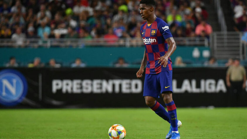 ESQUENTOU - Conforme o Sport, o West Ham e o Wolverhampton estão interessados na contratação do lateral do Junior Firpo, do Barcelona. O preço estipulado é de 22 milhões de euros.