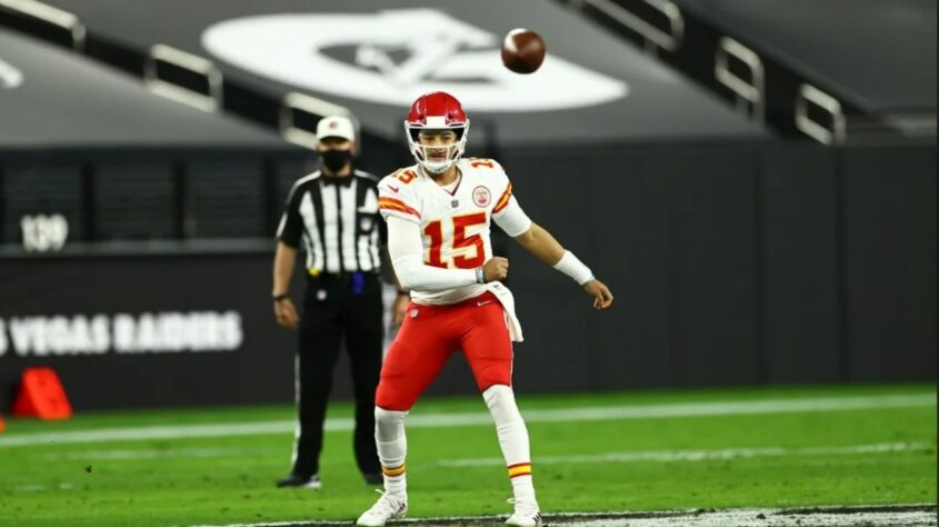 2º Kansas City Chiefs - Com Patrick Mahomes, Kansas City vai sempre estar no top-3 da NFL. O quarterback eleva o nível da franquia.