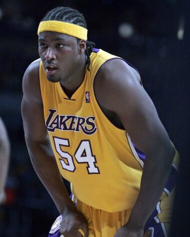 7 – Kwame Brown (2001 – Washington Wizards): A “escolha do Michael Jordan”. Selecionado na primeira escolha do draft pelo maior jogador de todos os tempos, ainda nos tempos de Washington Wizards, Brown nunca chegou nem perto de corresponder às expectativas. Foram 12 anos na NBA e médias de 6.6 pontos e 5.5 rebotes. 