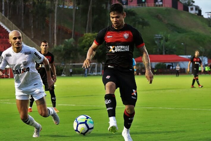 Léo Ceará (Vitória) - Ajudando o Vitória a se afastar da zona de rebaixamento na Série B, Léo Ceará é um dos artilheiros da competição. O atacante já marcou sete gols e deu uma assistência. 