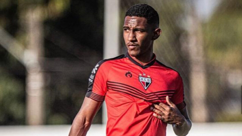 FECHADO - Nesta quinta-feira, o Flamengo acertou a contratação por empréstimo do lateral-direito Luan Sales, que estava no Atlético-GO. O atleta de 19 anos assinará vínculo com o clube até o fim de 2021, com passe fixado, mas os valores não foram divulgados. O lateral será usado inicialmente na categoria sub-20 do Rubro-Negro.