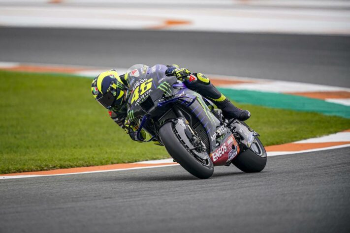 Após o susto do novo positivo de coronavírus, Valentino Rossi alinha em 16º