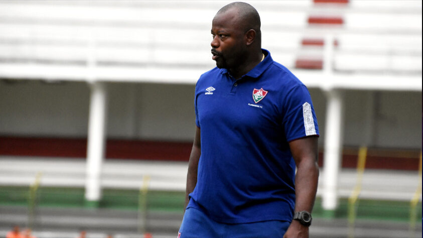 FECHADO - Na tarde deste sábado, o Fluminense anunciou o novo técnico do elenco principal: Marcão. Parte da comissão técnica permanente, ele assumiu o comando do time em dois momentos cruciais e teve bom aproveitamento. Nas duas passagens, o treinador totaliza 38 jogos. Com 16 vitórias, 13 empates e 9 derrotas, e 53.51% de aproveitamento. Marcão ficará no comando do Tricolor até o final da temporada.