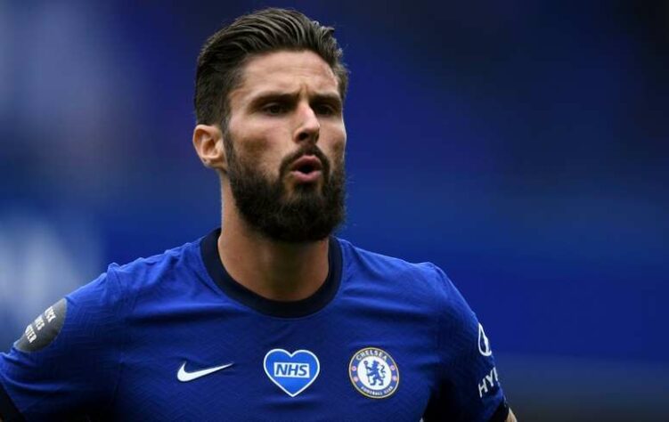 Giroud é ao lado de Plea, do Borussia Monchengladbach, o jogador francês com mais gols, tendo anotado cinco gols cada um. Detalhe que quatro dos gols do atacante do Chelsea, foram marcados na mesma partida.