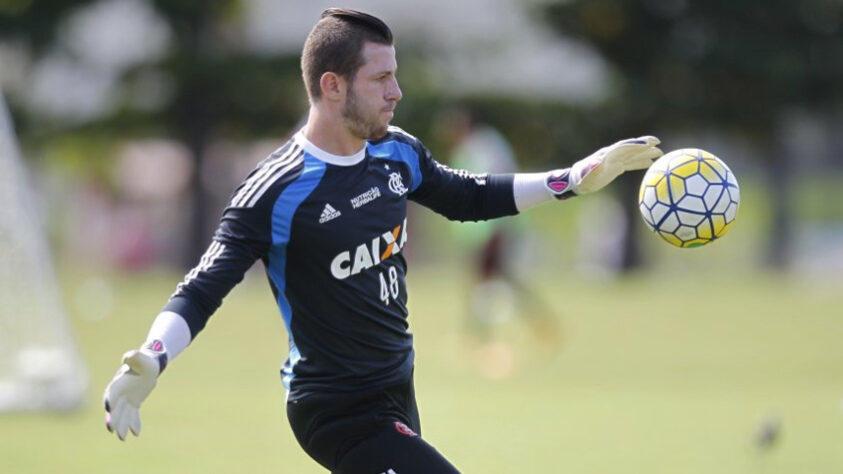 Paulo Victor - Reserva imediato de Felipe, o goleiro foi titular nas semifinais contra o Goiás. Desde 2017, atua pelo Grêmio.