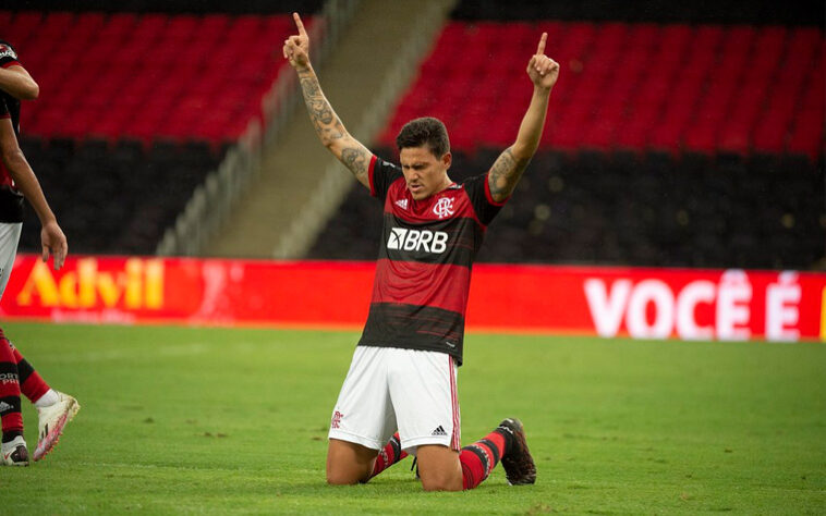 PEDRO- Flamengo (C$ 6,17) Iluminado, marcou gols em três das últimas quatro partidas em que atuou. Em um confronto de duas equipes muito ofensivas, acreditamos que tanto o Atlético-MG quanto o Rubro-negro possam marcar gols e por isso o centroavante do time carioca seja recomendado por aaui novamente!