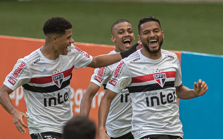 3º colocado – São Paulo (38 pontos) – 29,7% de chances de título; 90,9% para vaga na Libertadores (G6); 0,003% de chance de rebaixamento.