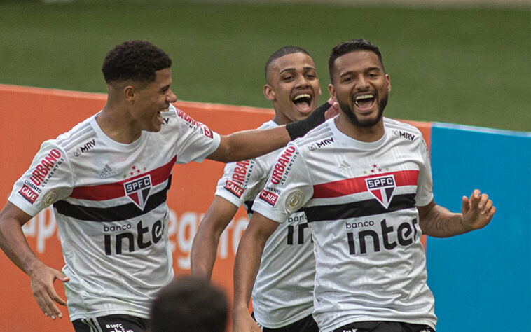 REINALDO- São Paulo (C$ 13,26) Embalado pela classificação na Copa do Brasil e jogando na defesa menos vazada do campeonato que enfrenta o Vasco no Morumbi, tem potencial para pontuar com o bônus do SG, bem como participações ofensivas por meio das bolas paradas que costuma cobrar no Tricolor Paulista!