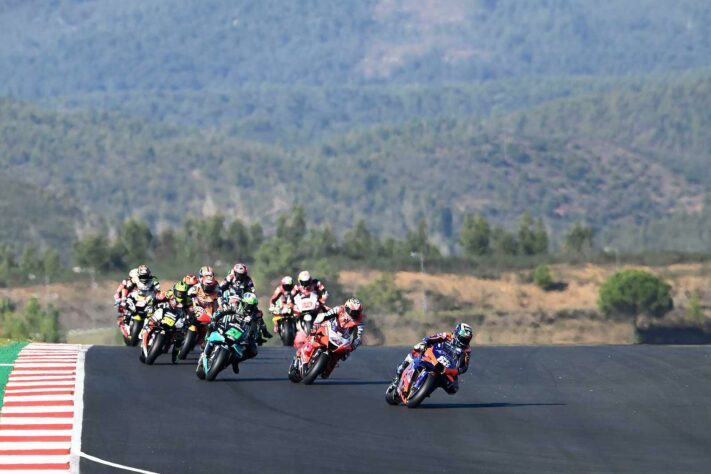 A MotoGP realizou o GP de Portugal, última etapa de 2020. Confira as imagens