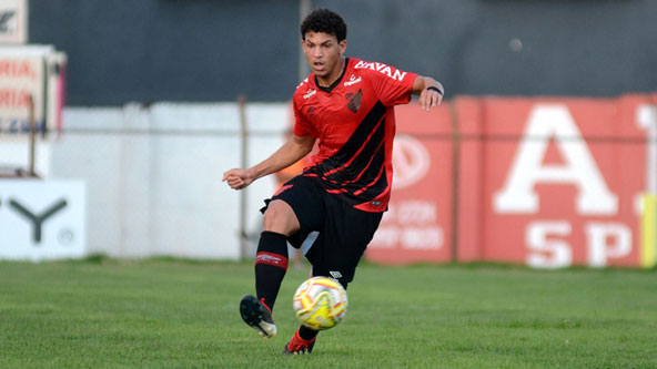 Bruno Leite: meio-campista do Athletico-PR, 20 anos, contrato até dezembro de 2023. Jogou uma partida (20 minutos).