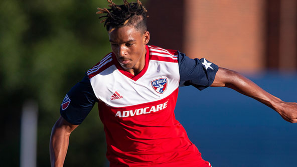 ESQUENTOU - Segundo o portal voltado a notícias do futebol do Texas "3rd Degree", existe o interesse da Juventus na contratação do lateral-direito Bryan Reynolds, do FC Dallas, da MLS. A proposta para tirar o atleta de 19 anos de idade do clube norte-americano pode variar entre seis a sete milhões de dólares, algo que circula na casa de R$ 32 a R$ 37,4 milhões.