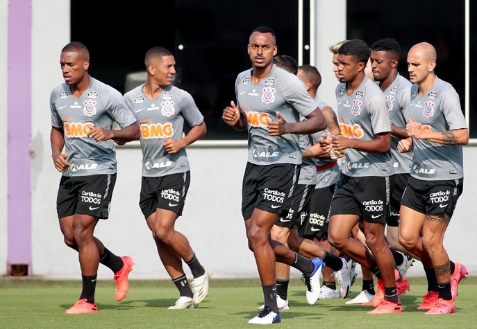 O Corinthians enfrenta o Coritiba, nesta quarta-feira, às 21h30, no Couto Pereira, pela 23ª rodada do Brasileirão-2020. No entanto, entre dúvidas, e desfalques (antigos e novos), Vagner Mancini deve ter até 15 baixas no elenco para pegar o Coxa. Confira cada uma delas na galeria a seguir: 