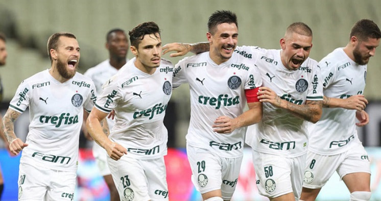 No duelo da volta das quartas de final da Copa do Brasil, o Palmeiras foi até Fortaleza e empatou com o Ceará por 2 a 2, na noite desta quarta-feira. Como havia vencido em casa por 3 a 0, o Verdão garantiu sua vaga nas semifinais da competição nacional. Em boa fase, Raphael Veiga foi o autor dos dois gols do Palmeiras na partida, um deles, de letra. Confira as notas do Verdão no LANCE! (por Nosso Palestra)