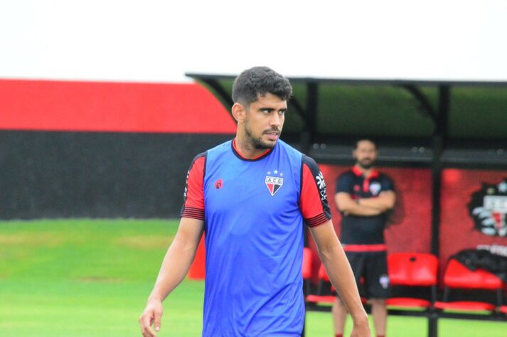 ATLÉTICO-GO: Após a saída do goleiro Jean, que era o batedor oficial, o Dragão só teve dois pênaltis á favor no tempo normal. ZÉ ROBERTO converteu um deles e deve ser o responsável pelas próximas cobranças. Roberson também balançou as redes, porém o Rubro-negro goiano estava com seu time reserva. O meia João Paulo já cobrou penalidades no Avaí e na Ponte Preta, podendo ser outra opção viável.