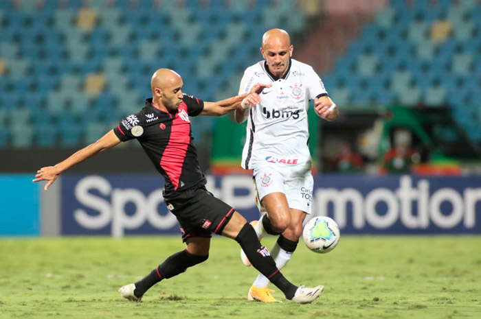 Atlético-GO - SOBE: Abriu o placar jogando em casa e teve mais posse de bola que o Corinthians em praticamente todo o jogo.  / DESCE: Tomou o gol de empate após pênalti cometido em falha da marcação. Não criou nenhuma chance perigosa para o gol do Cássio no decorrer da partida.