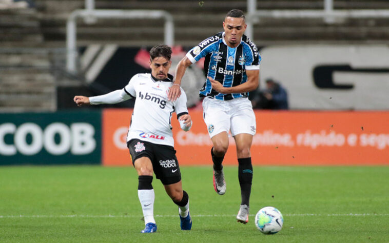 O Corinthians conseguiu superar duas expulsões e empatou sem gols contra o Grêmio. Fagner e Fábio Santos foram os destaques da equipe na noite deste domingo. Luan também teve uma boa atuação.