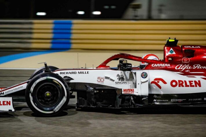 Antonio Giovinazzi com a Alfa Romeo em Sakhir.