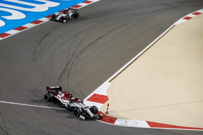 Antonio Giovinazzi largou bem, mas teve dia desastroso.