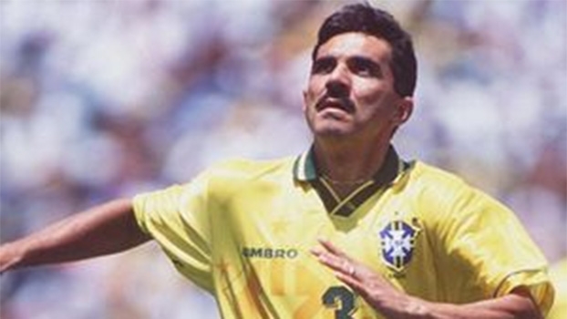 Brasil 4 x 0 Venezuela - Eliminatórias da Copa do Mundo de 1994 - No Mineirão, o Brasil deu mais um show e venceu com dois gols de Ricardo Gomes (foto), um de Palhinha e outro de Evair.
