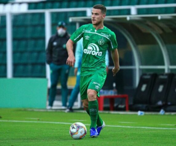 BUSANELLO - Chapecoense (C$ 6,78) - Cobrador de faltas do time catarinense, fez 5 pontos sem SG na última rodada. Pode ser um diferencial barato para sua equipe em um confronto teoricamente favorável contra o Cuiabá em casa.