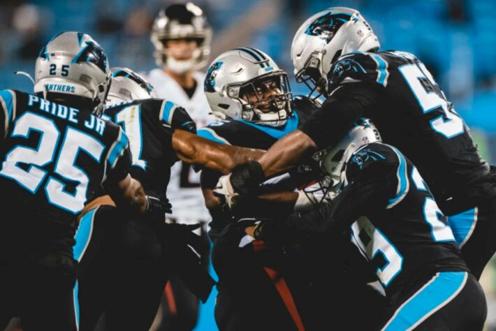 18º Carolina Panthers - Falta consistência para que a franquia seja colocada um patamar acima. Mas o projeto é construído com ambições futuras.