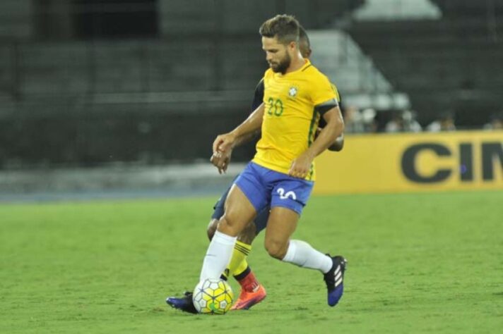 DIEGO - Ainda em atividade, o meia é um dos destaques e líderes do Flamengo, onde conquistou Brasileiro, Libertadores e Carioca.
